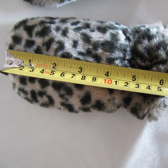Nice Fuzzy mittens Small Child Leopard Pattern - Picture 4 of 7